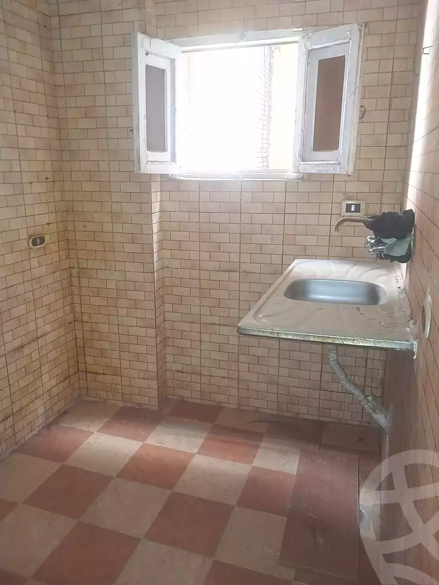 https://aqarmap.com.eg/ar/listing/7068639-for-sale-alexandria-al-agamy-el-hanouvel