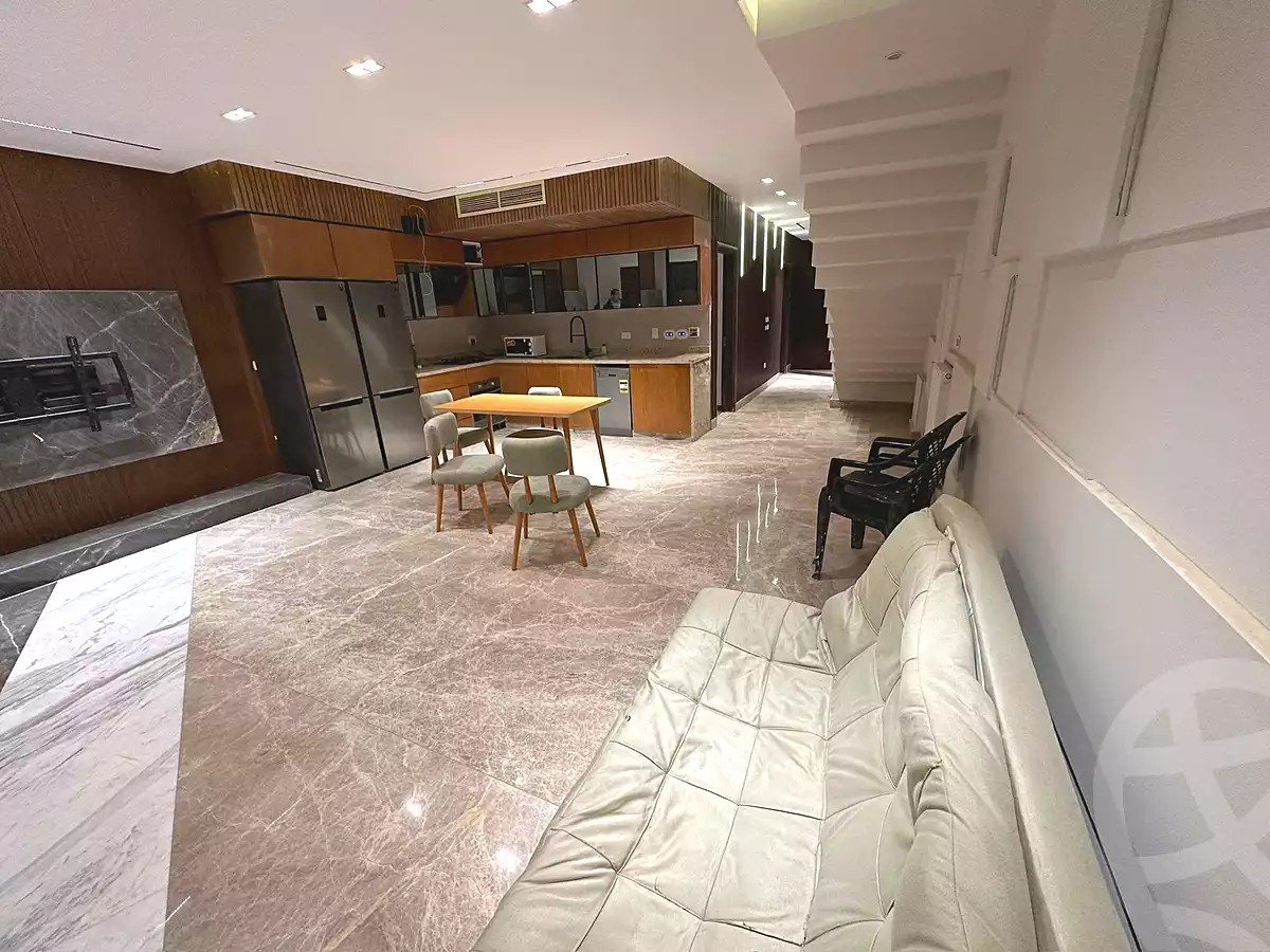 https://aqarmap.com.eg/ar/listing/7068815-for-sale-cairo-new-cairo-compounds-hyde-park-centre-ville-hyde-park