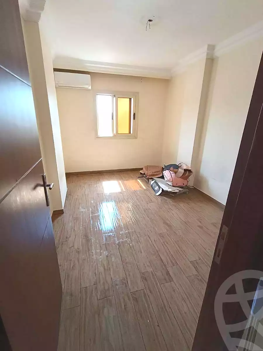https://aqarmap.com.eg/ar/listing/7068953-for-sale-cairo-helwan-ahmed-enci-st