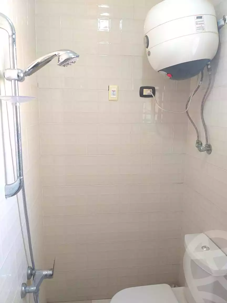 https://aqarmap.com.eg/ar/listing/7070754-for-rent-cairo-new-cairo-first-settlement-mhwr-mstfy-kml