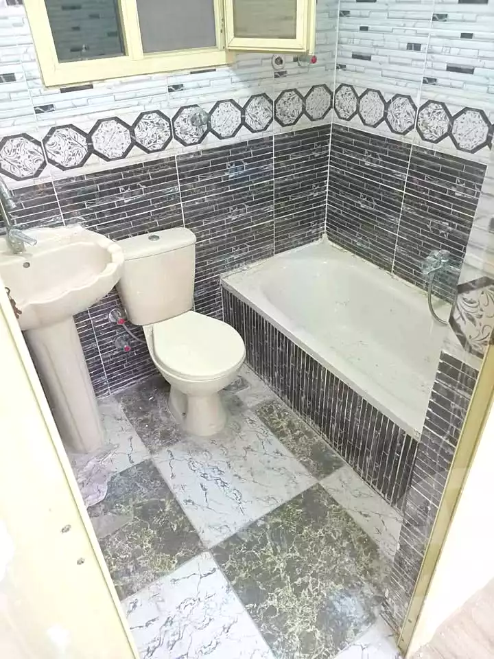https://aqarmap.com.eg/ar/listing/7071069-for-sale-alexandria-moharram-bey-tryq-qn-lswys