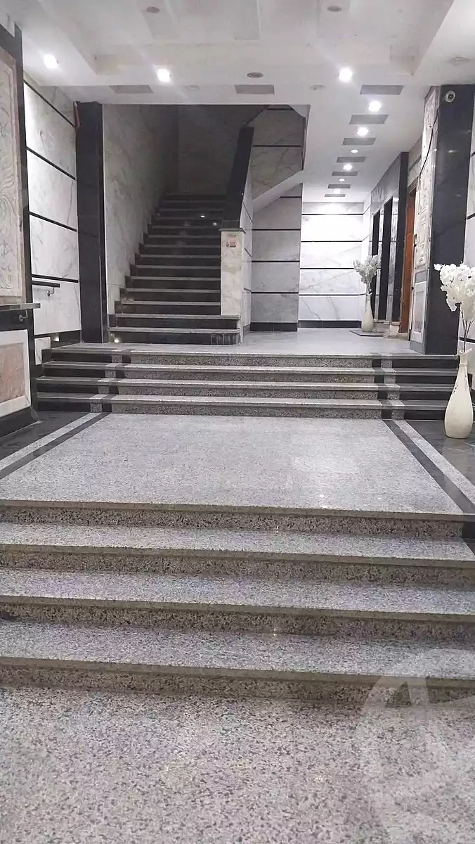 https://aqarmap.com.eg/en/listing/7072223-for-sale-cairo-shoubra-corniche-el-nile-st