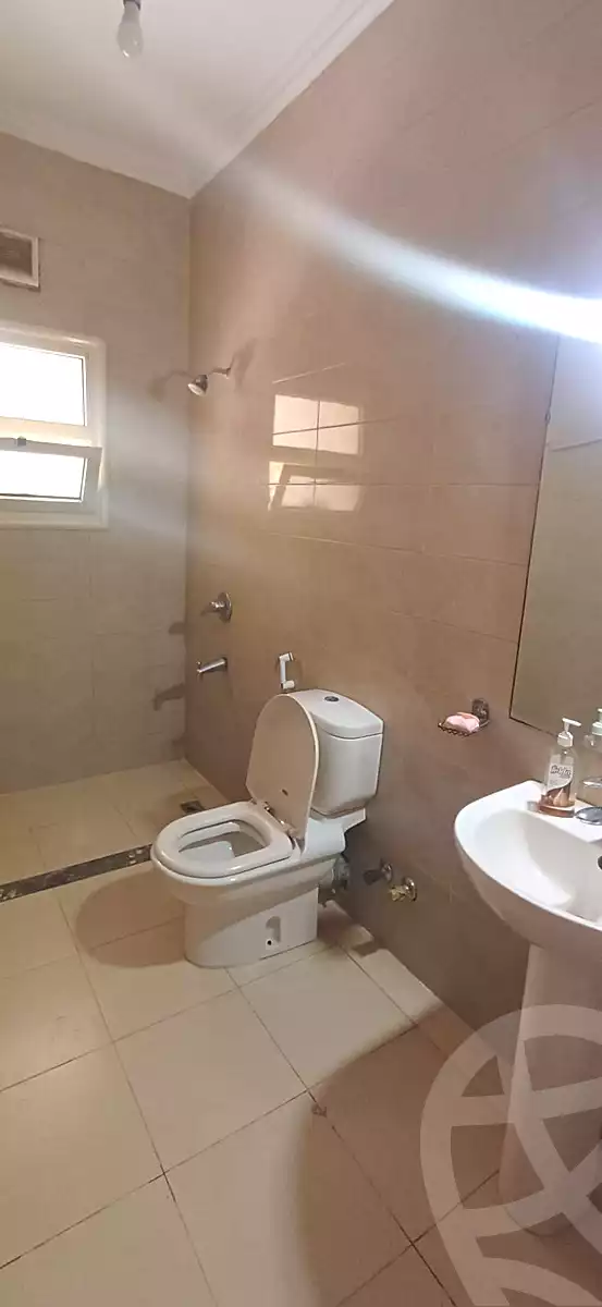 https://aqarmap.com.eg/ar/listing/7073901-for-rent-cairo-new-cairo-el-narges-el-narges-2-pilot-halawany-st