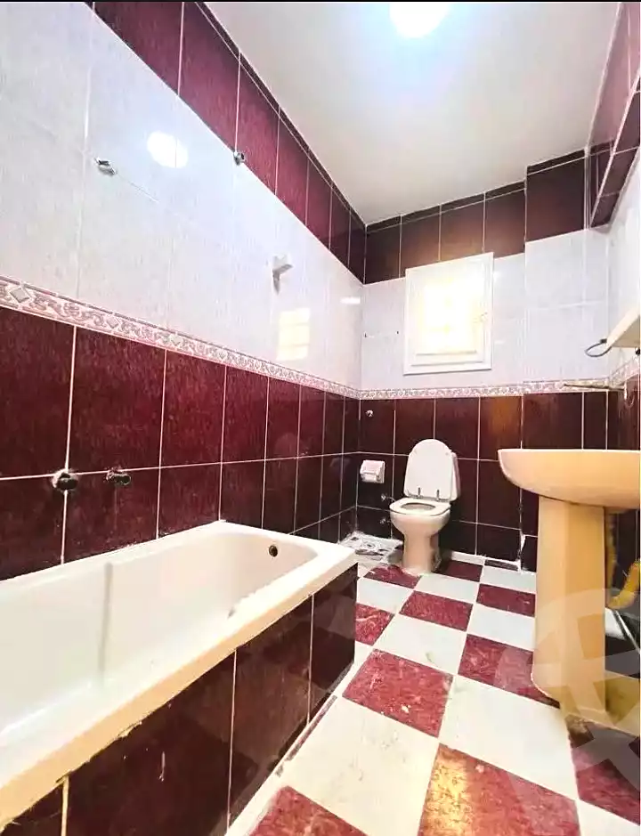 https://aqarmap.com.eg/en/listing/7083687-for-sale-alexandria-al-agamy-shataa-el-nakheel-street-45