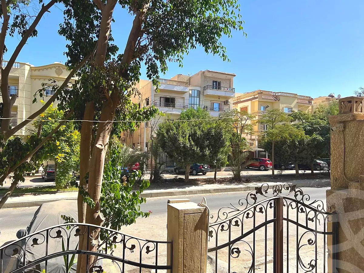 https://aqarmap.com.eg/ar/listing/7085128-for-sale-cairo-new-cairo-el-ahyaa-first-neighborhood-street-1