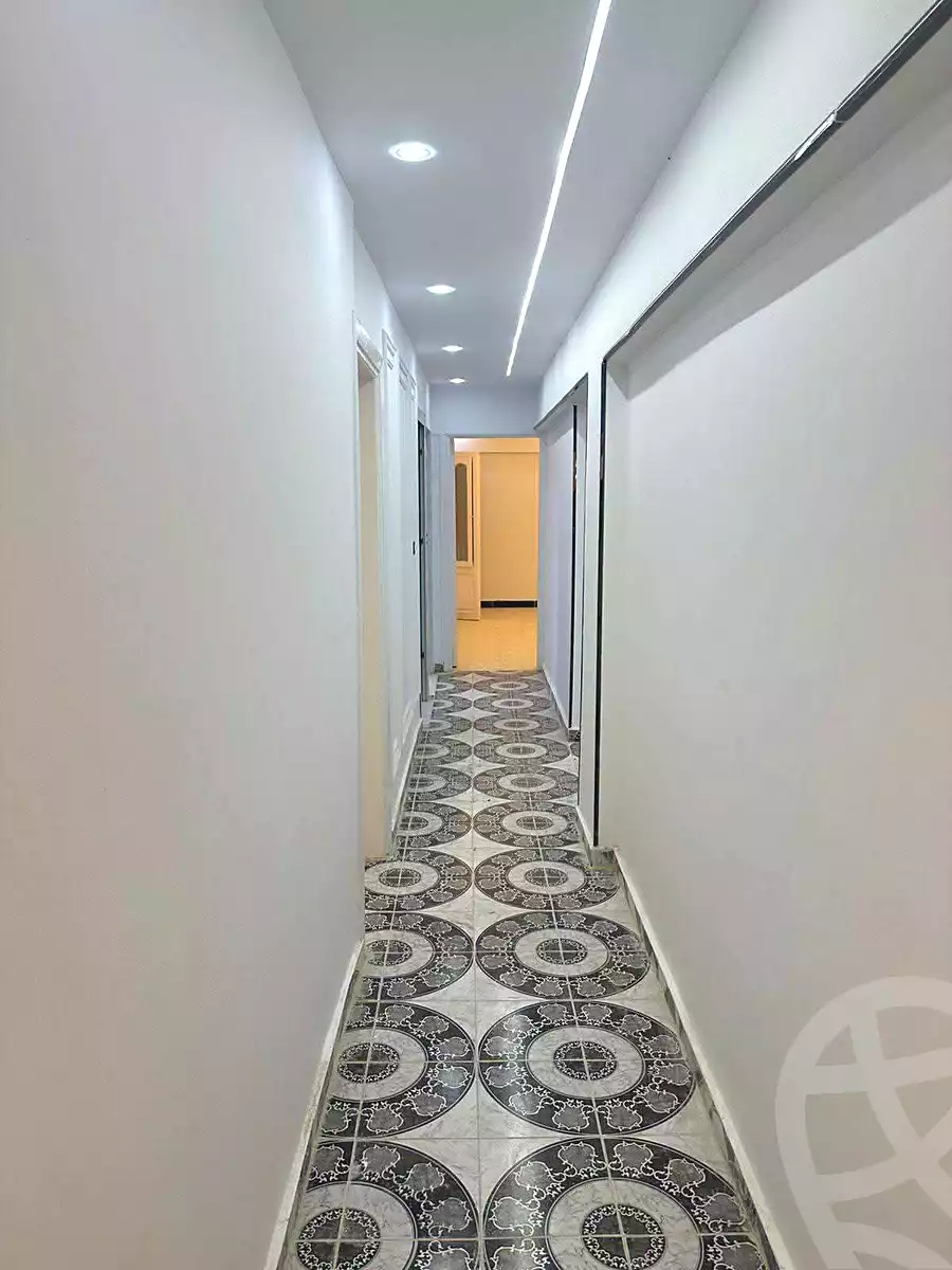 https://aqarmap.com.eg/en/listing/7085669-for-sale-alexandria-al-agamy-el-hanouvel-radwan-st