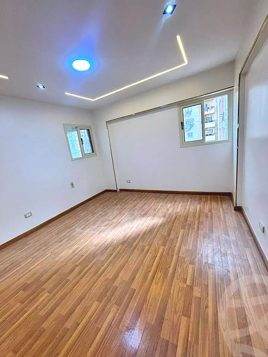 https://aqarmap.com.eg/ar/listing/7086151-for-sale-alexandria-sydy-bshr-sydy-bshr-bhry-khalil-hamada-st