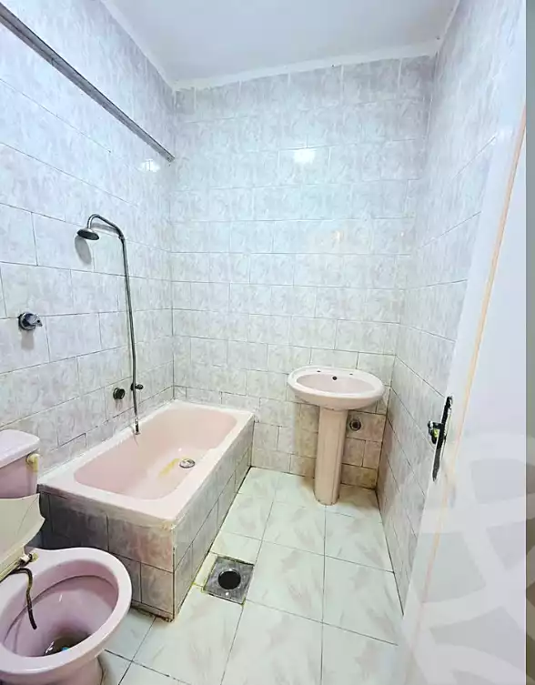 https://aqarmap.com.eg/ar/listing/7086772-for-sale-alexandria-al-agamy-shataa-el-nakheel