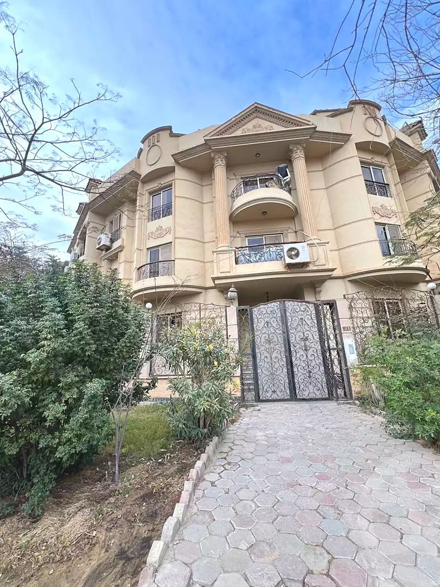 https://aqarmap.com.eg/ar/listing/7087745-for-sale-cairo-new-cairo-ganob-el-akadamiya-south-academy-b-taha-hussein-st