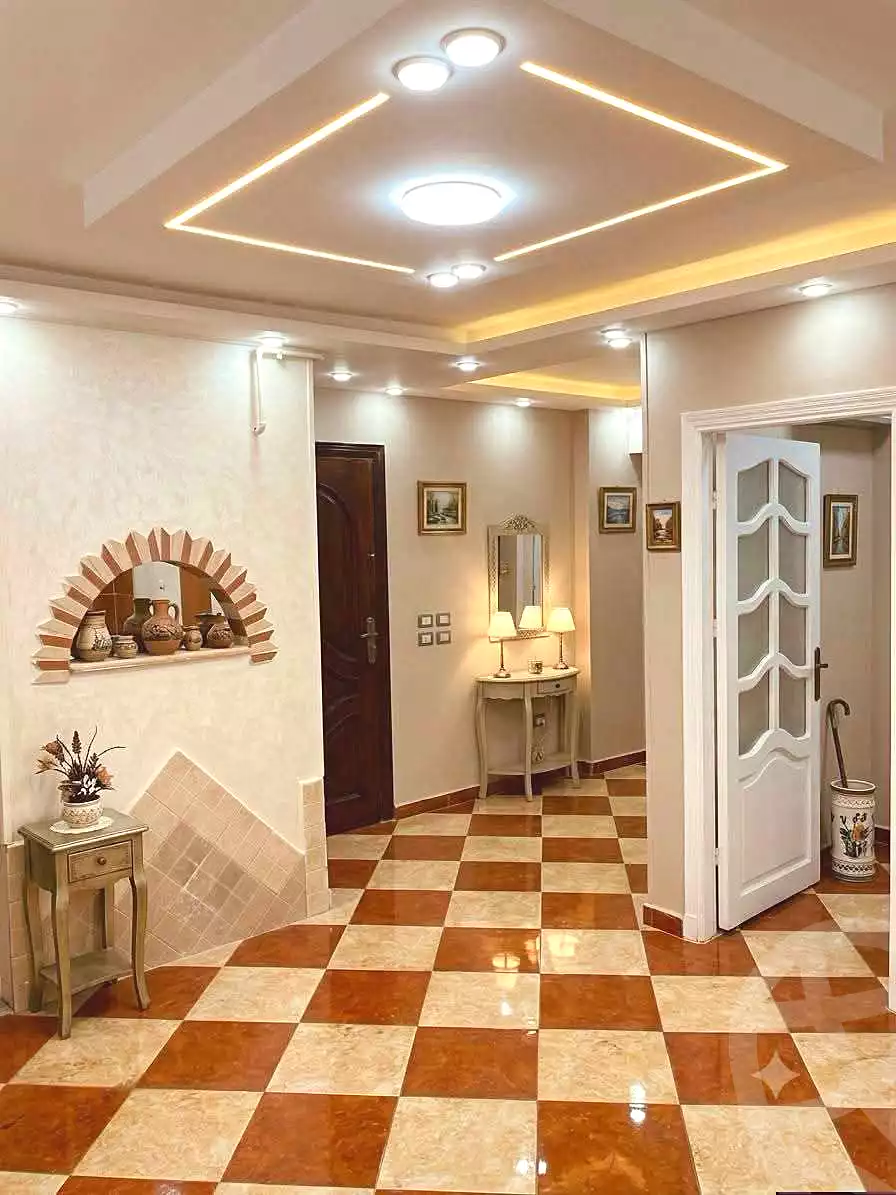 https://aqarmap.com.eg/ar/listing/7090247-for-sale-alexandria-new-miami-street-10