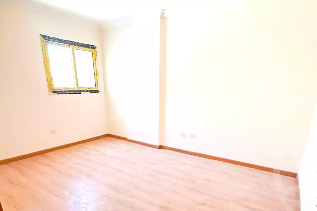 https://aqarmap.com.eg/en/listing/7091900-for-rent-alexandria-roshdy-roushdy-st