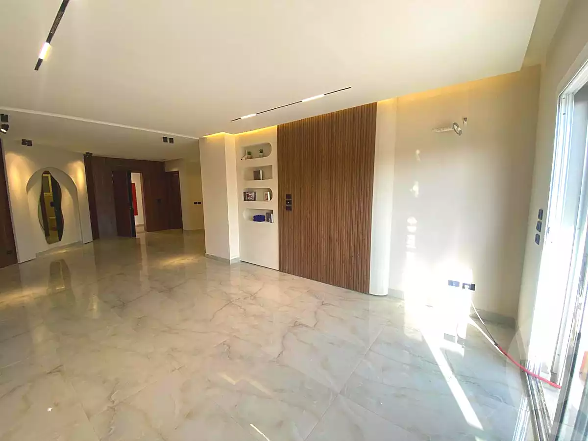 https://aqarmap.com.eg/en/listing/7093636-for-sale-cairo-new-cairo-compounds-hyde-park-centre-ville-hyde-park