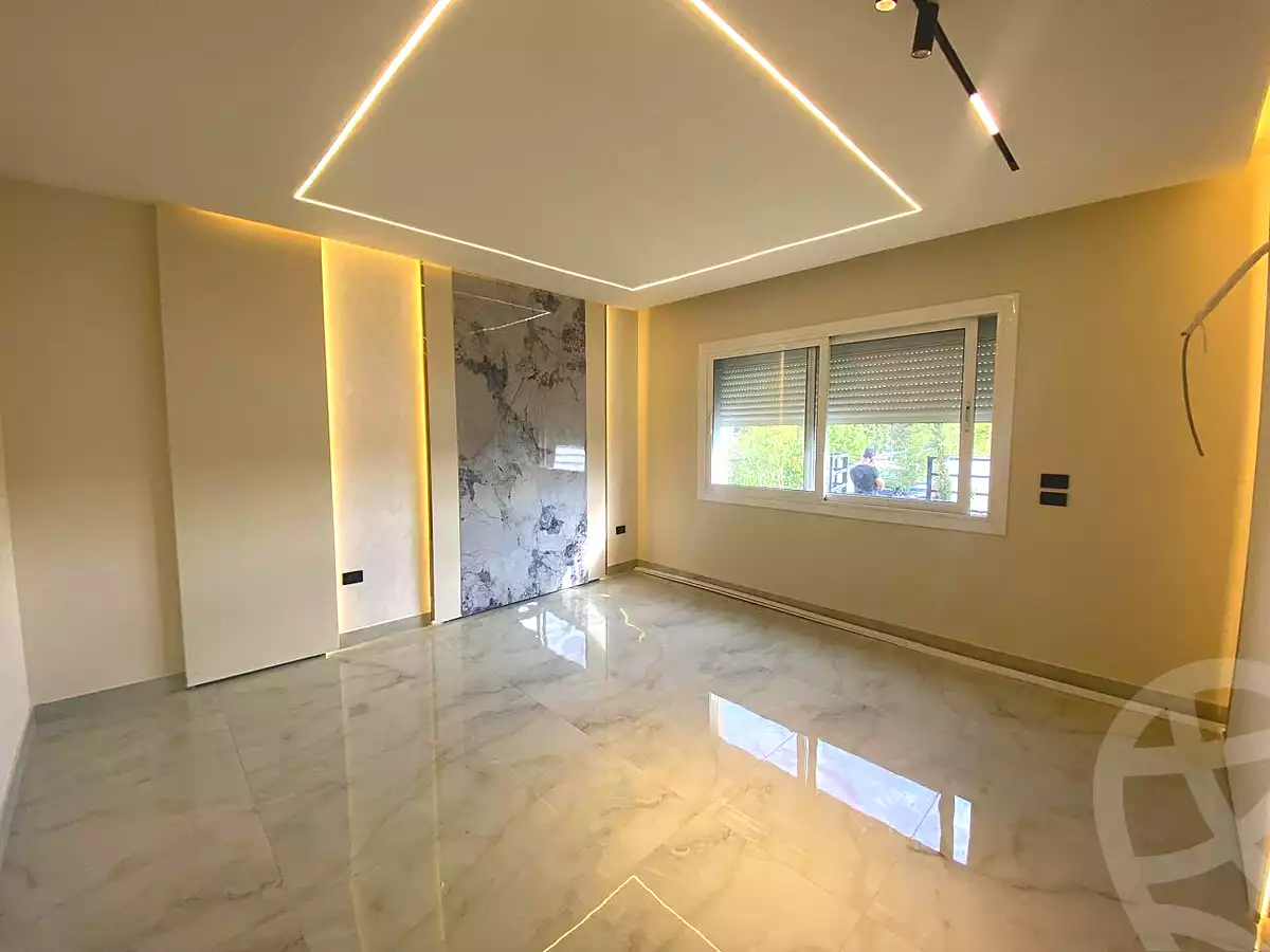 https://aqarmap.com.eg/en/listing/7093636-for-sale-cairo-new-cairo-compounds-hyde-park-centre-ville-hyde-park