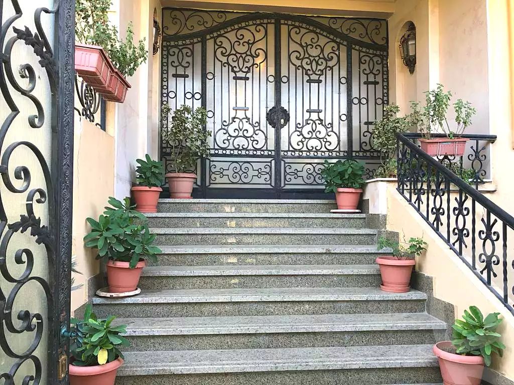 https://aqarmap.com.eg/ar/listing/7093660-for-sale-cairo-new-cairo-el-narges-el-narges-2-pilot-halawany-st