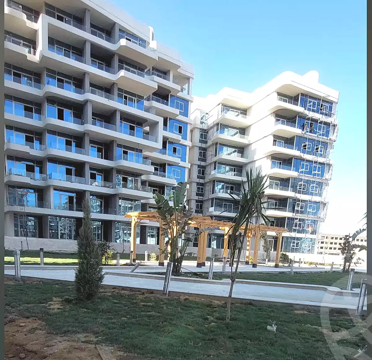 https://aqarmap.com.eg/ar/listing/7095101-for-sale-cairo-new-administrative-capital-r7-kmbwnd-syrnw-nyw-bln-llttwyr
