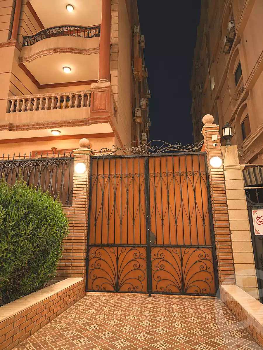 https://aqarmap.com.eg/ar/listing/7096200-for-sale-cairo-6th-of-october-el-ahyaa-neighborhood-10th