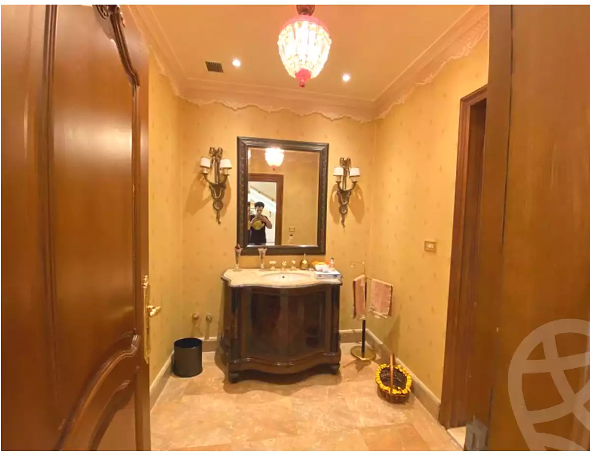https://aqarmap.com.eg/ar/listing/7096888-for-sale-cairo-6th-of-october-compounds-kmbwnd-b-twn-ryl-styt-llttwyr