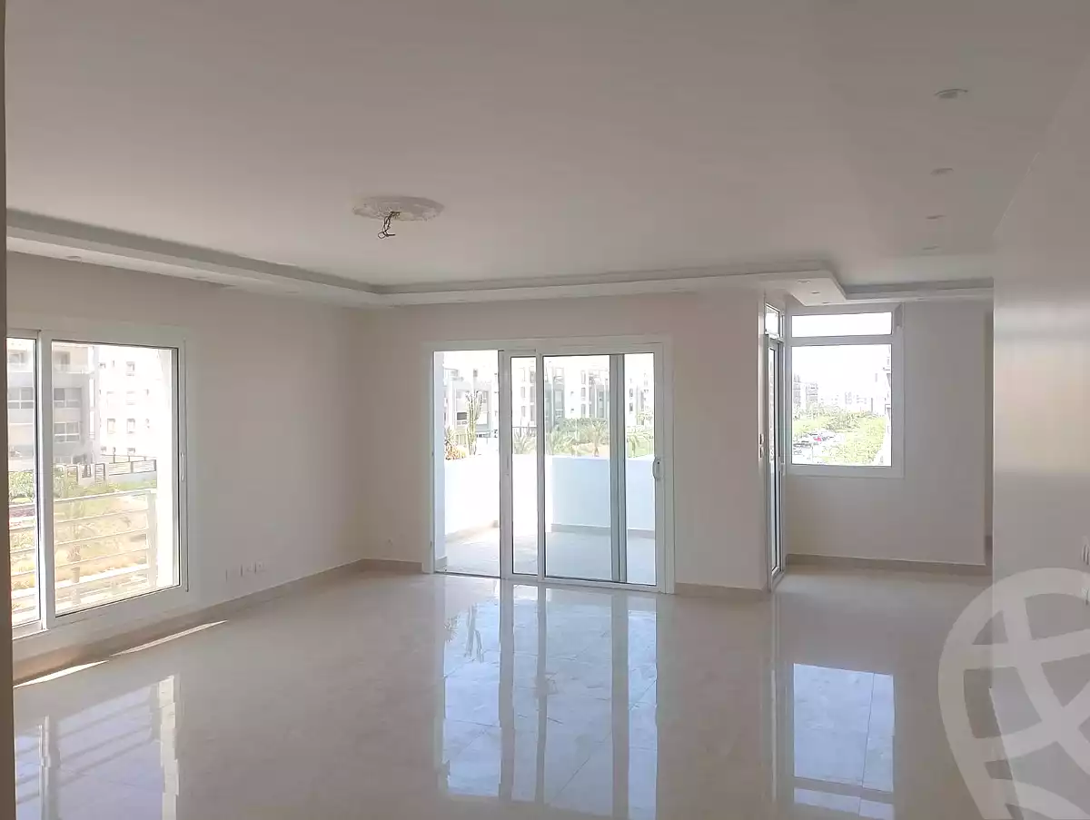 https://aqarmap.com.eg/ar/listing/7101393-for-rent-cairo-new-cairo-compounds-hyde-park-hpr-hyde-park