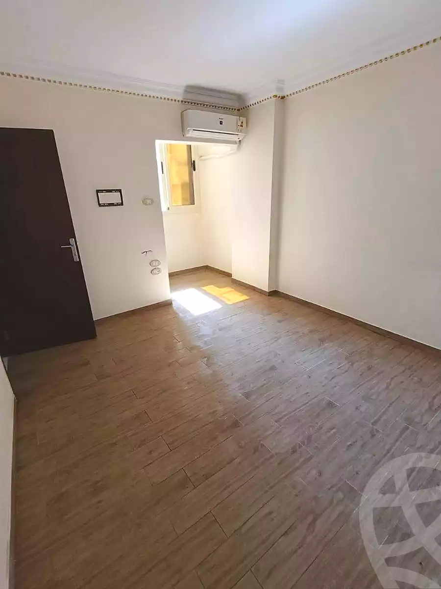 https://aqarmap.com.eg/en/listing/7102323-for-sale-cairo-helwan-ahmed-enci-st