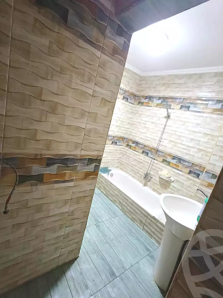 https://aqarmap.com.eg/en/listing/7107093-for-sale-cairo-helwan-ahmed-enci-st