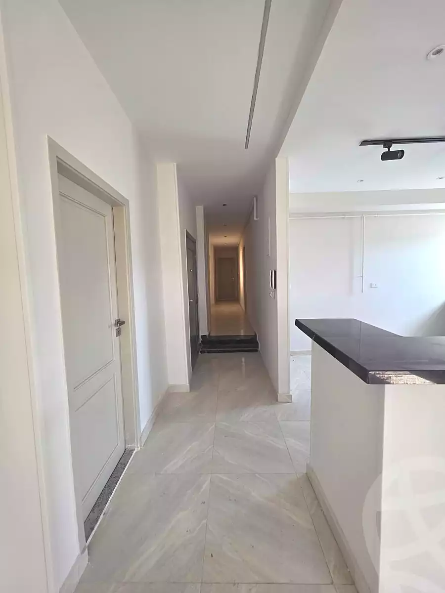 https://aqarmap.com.eg/ar/listing/7108835-for-rent-cairo-new-cairo-ganob-el-akadamiya-south-academy-b-taha-hussein-st