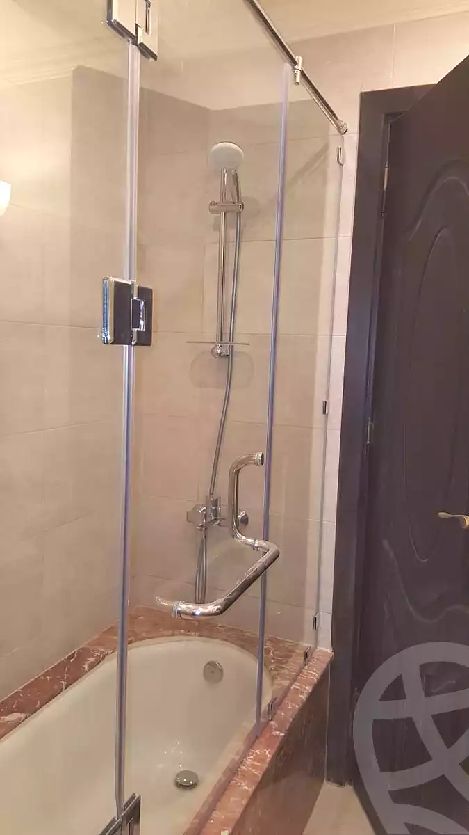 https://aqarmap.com.eg/ar/listing/7113773-for-rent-cairo-new-cairo-compounds-mountain-view-hyde-park