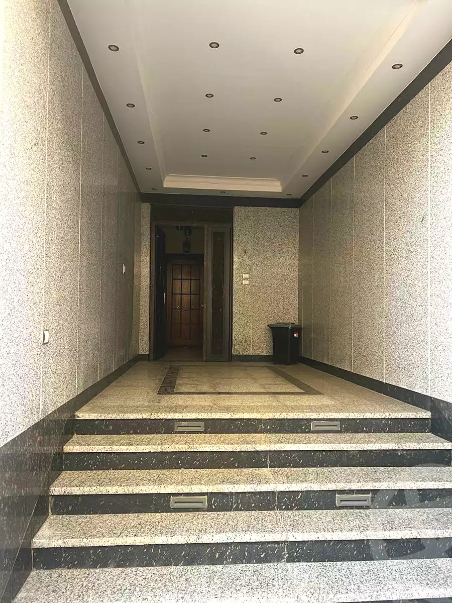 https://aqarmap.com.eg/ar/listing/7114979-for-sale-cairo-new-cairo-ganob-el-akadamiya-south-academy-b-taha-hussein-st