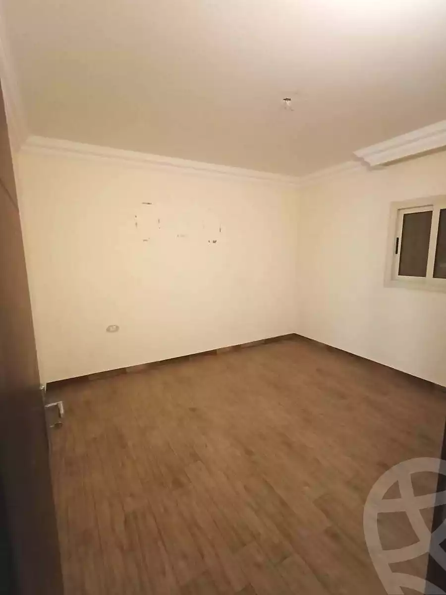 https://aqarmap.com.eg/ar/listing/7115288-for-sale-cairo-helwan-ahmed-enci-st