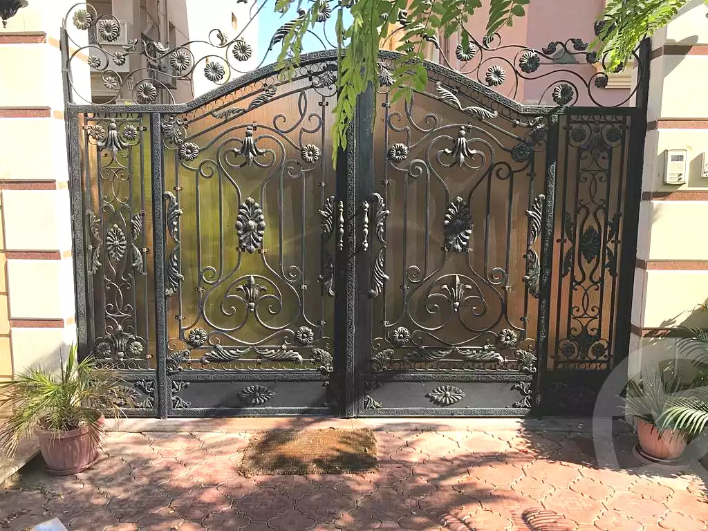 https://aqarmap.com.eg/ar/listing/7115653-for-sale-cairo-new-cairo-ganob-el-akadamiya-south-academy-d-khaled-ibn-el-waleed-st