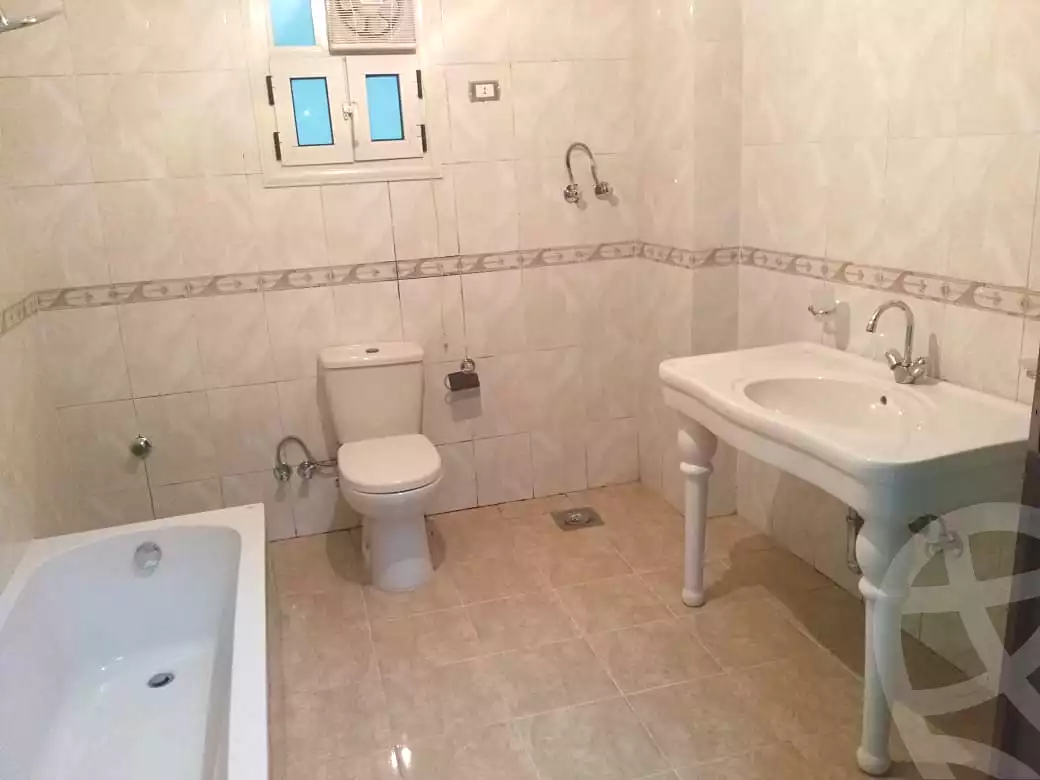 https://aqarmap.com.eg/ar/listing/7115835-for-sale-cairo-new-cairo-ganob-el-akadamiya-south-academy-d-khaled-ibn-el-waleed-st