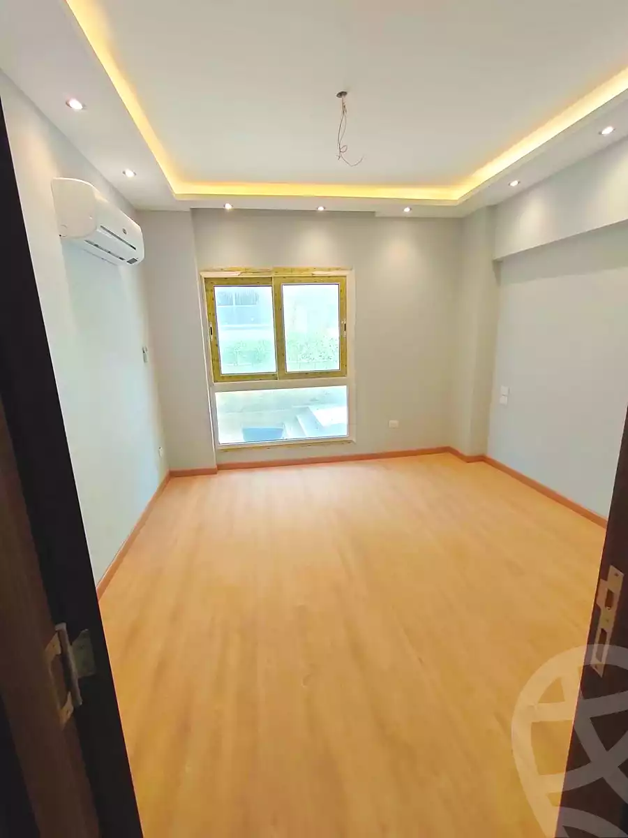 https://aqarmap.com.eg/ar/listing/7115925-for-sale-cairo-new-cairo-compounds-mountain-view-hyde-park