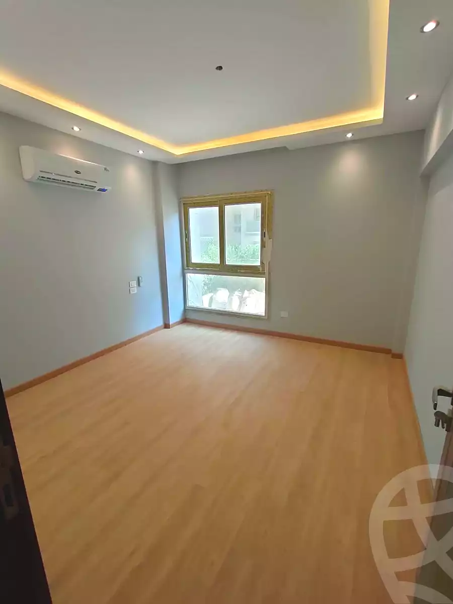 https://aqarmap.com.eg/ar/listing/7115925-for-sale-cairo-new-cairo-compounds-mountain-view-hyde-park