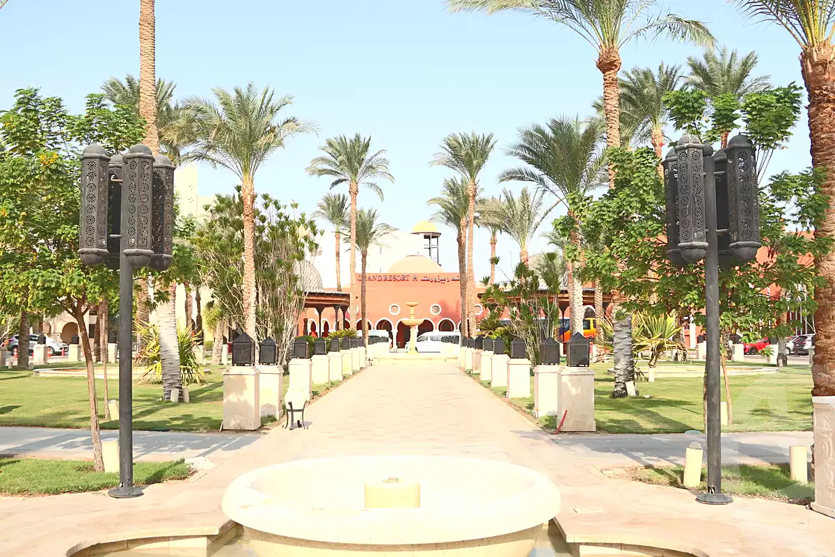 https://aqarmap.com.eg/en/listing/7117463-for-sale-red-sea-hurghada-resorts-grand-rock-resort-al-hares