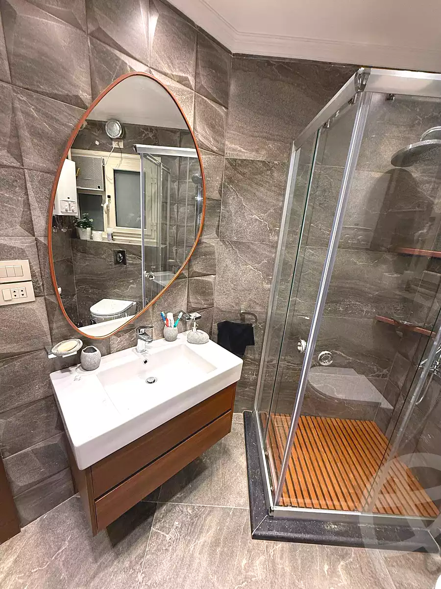 https://aqarmap.com.eg/ar/listing/7122985-for-sale-cairo-new-cairo-compounds-mountain-view-hyde-park