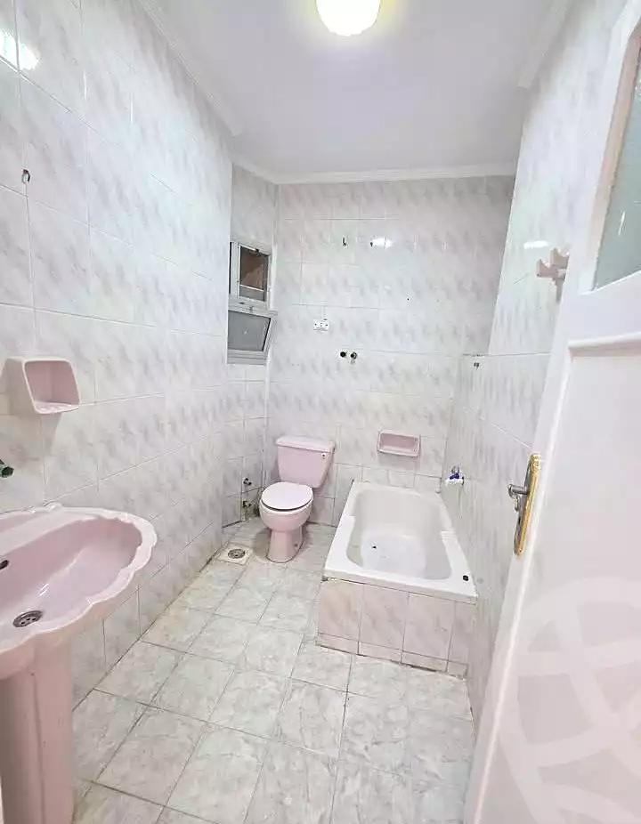 https://aqarmap.com.eg/en/listing/7125789-for-sale-alexandria-al-agamy-shataa-el-nakheel-street-37