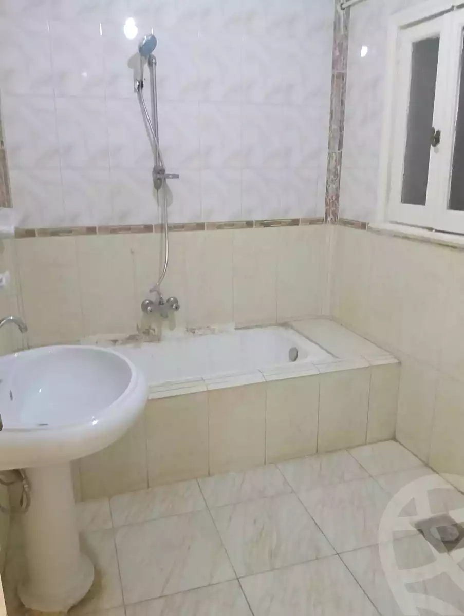 https://aqarmap.com.eg/en/listing/7127428-for-sale-alexandria-ganaklis-shr-mrtdy-bsh