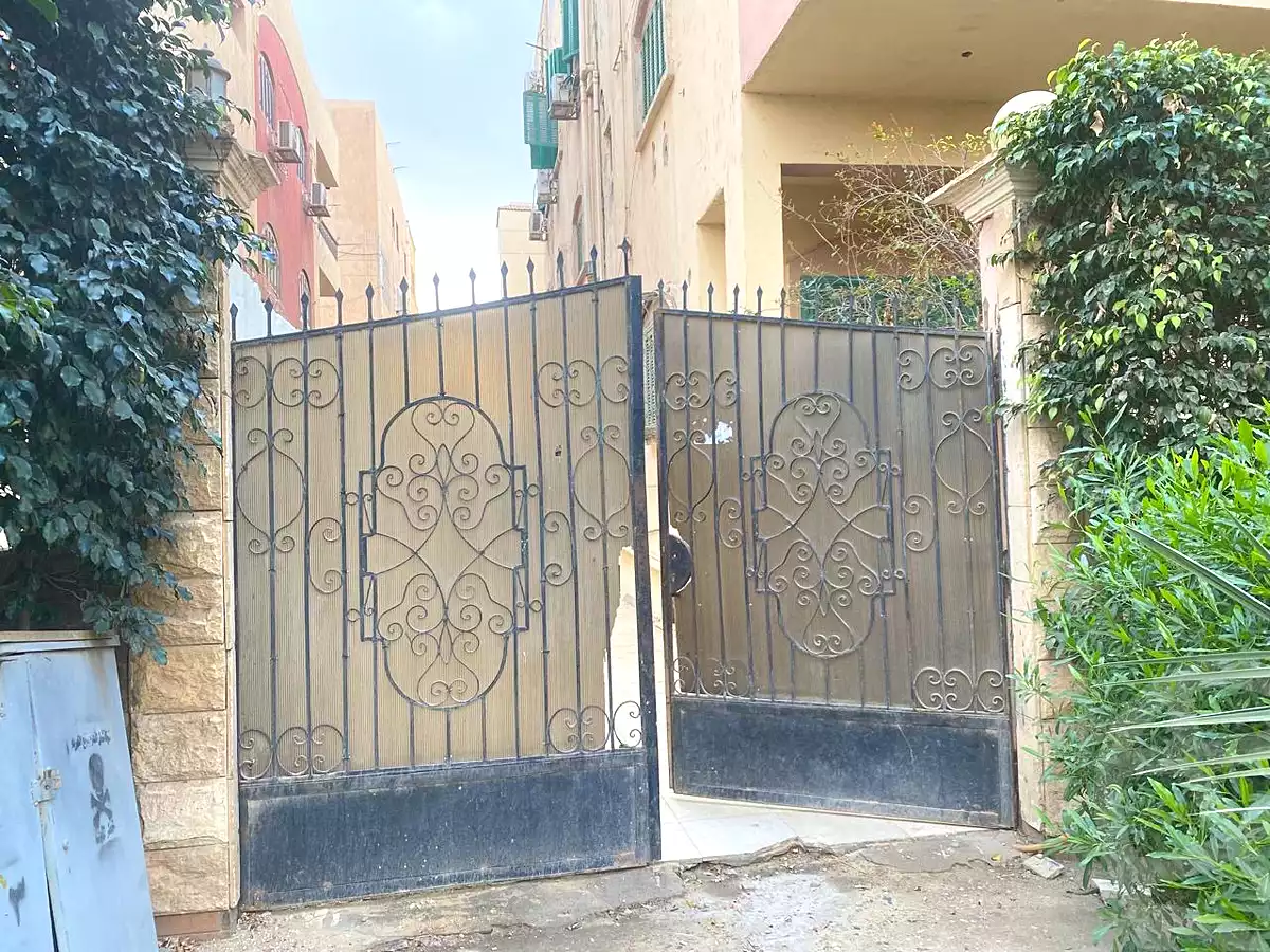 https://aqarmap.com.eg/en/listing/7130029-for-sale-cairo-new-cairo-first-settlement-mhwr-mstfy-kml