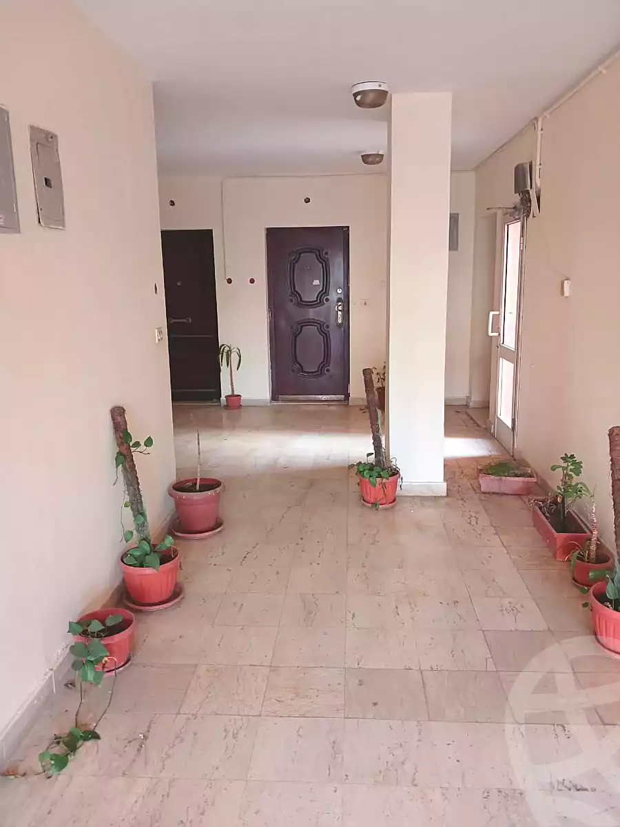 https://aqarmap.com.eg/ar/listing/7131764-for-sale-cairo-new-cairo-lrhb-city-phase-1-ahmed-rami-st