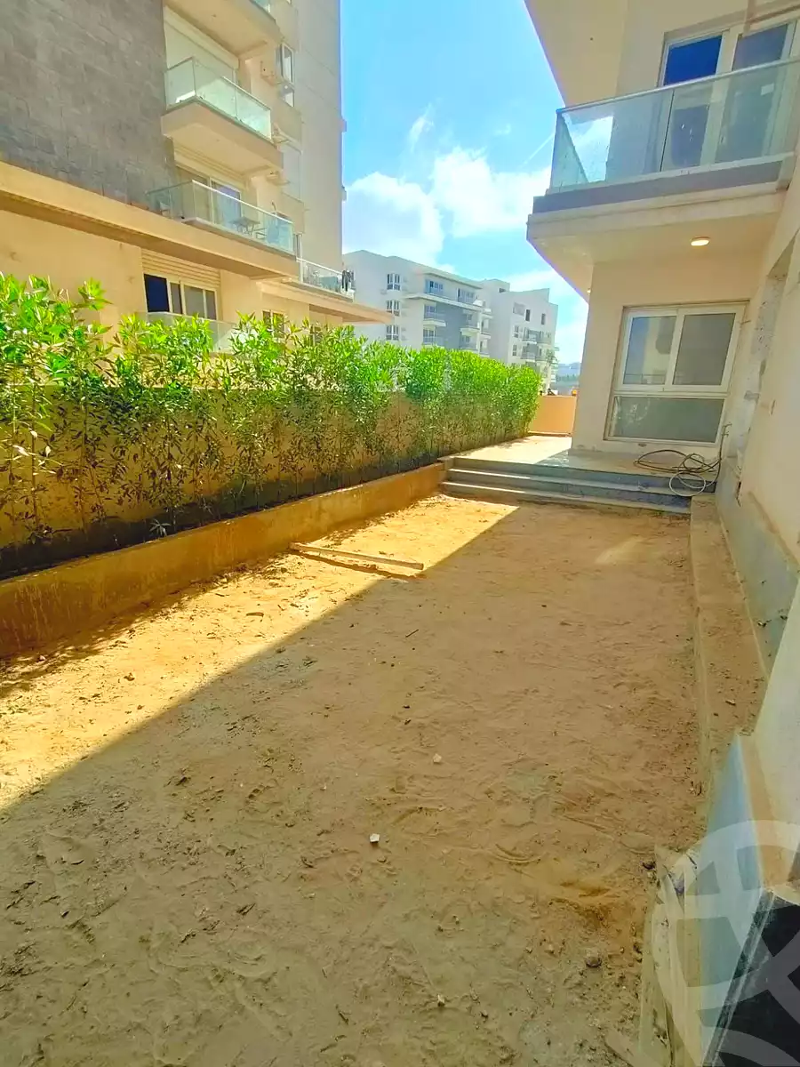 https://aqarmap.com.eg/ar/listing/7134735-for-sale-cairo-new-cairo-compounds-mountain-view-hyde-park