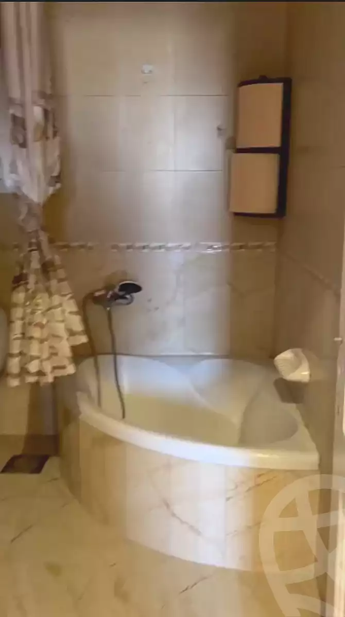 https://aqarmap.com.eg/ar/listing/7140663-for-rent-cairo-new-cairo-first-settlement-neighborhood-12-adel-khairy-st