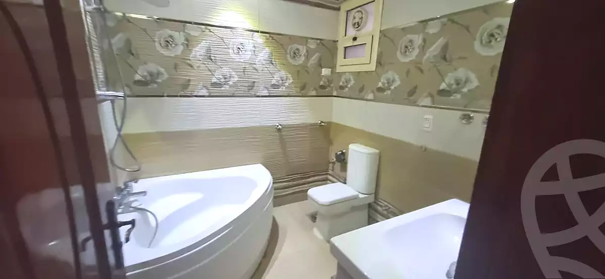 https://aqarmap.com.eg/ar/listing/7141496-for-sale-cairo-6th-of-october-el-ahyaa-neighborhood-3rd-al-hay-al-thalith-st