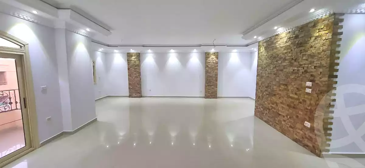 https://aqarmap.com.eg/ar/listing/7141496-for-sale-cairo-6th-of-october-el-ahyaa-neighborhood-3rd-al-hay-al-thalith-st
