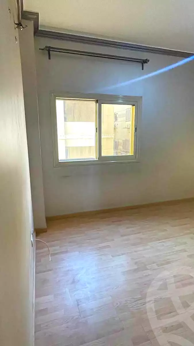 https://aqarmap.com.eg/ar/listing/7151447-for-sale-cairo-new-cairo-ganob-el-akadamiya-south-academy-b-taha-hussein-st