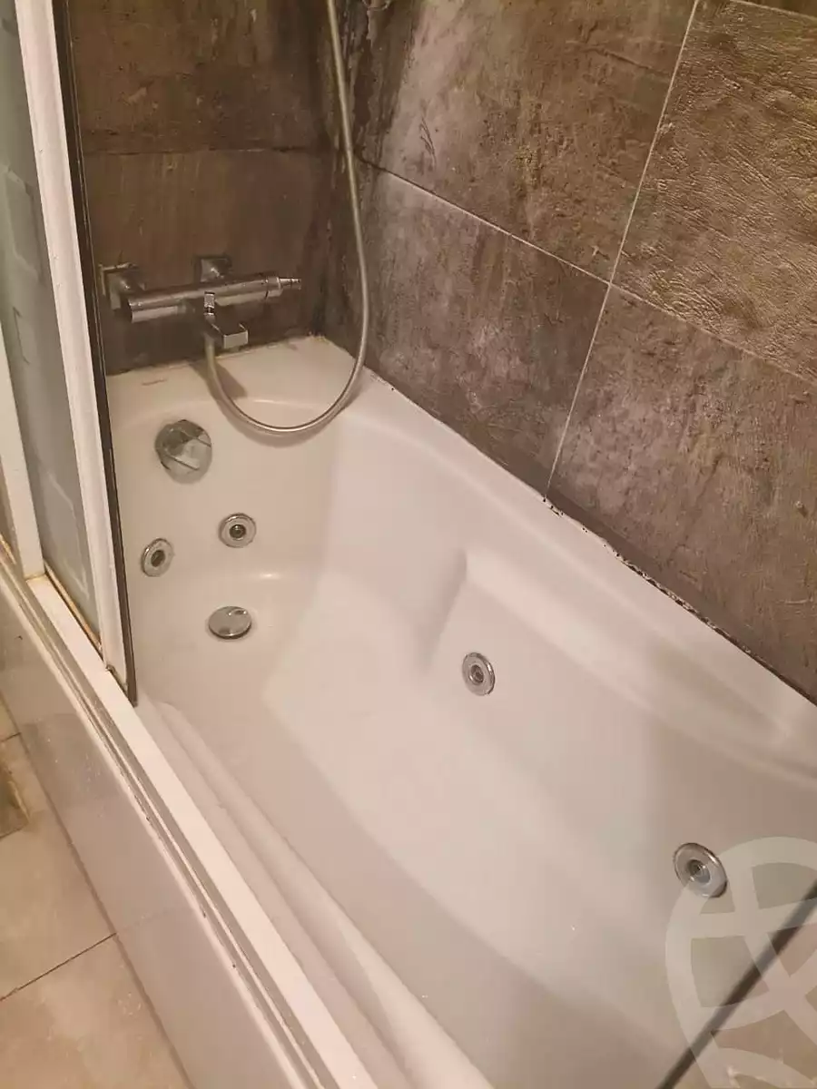 https://aqarmap.com.eg/ar/listing/7152055-for-sale-cairo-new-cairo-lrhb-city-phase-2-amr-ibn-el-aas-st