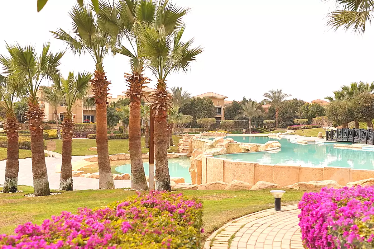 https://aqarmap.com.eg/en/listing/7152206-for-sale-cairo-new-cairo-compounds-hyde-park-centre-ville-hyde-park