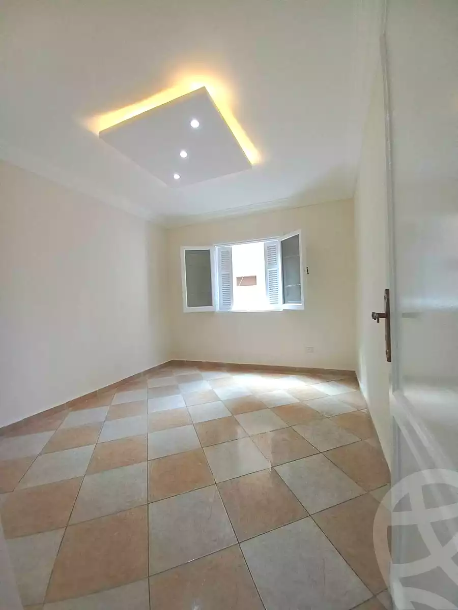 https://aqarmap.com.eg/ar/listing/7152666-for-sale-alexandria-el-asafra-shr-45