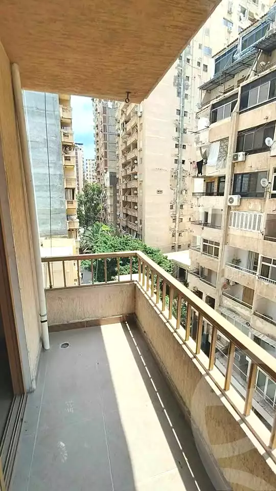 https://aqarmap.com.eg/ar/listing/7154907-for-sale-alexandria-sydy-bshr