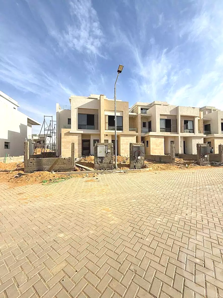 https://aqarmap.com.eg/ar/listing/7159125-for-sale-cairo-new-cairo-compounds-hyde-park-centre-ville-hyde-park