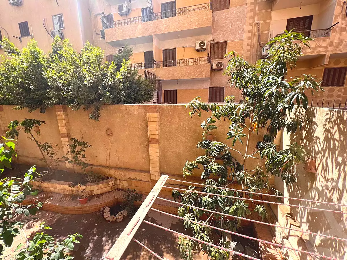 https://aqarmap.com.eg/ar/listing/7159967-for-sale-cairo-6th-of-october-el-ahyaa-neighborhood-2nd-divided-from-al-kafrawei-st