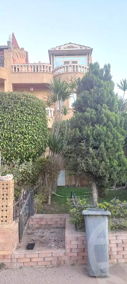 https://aqarmap.com.eg/en/listing/7162847-for-sale-cairo-el-sheikh-zayed-city-compounds-el-yasmeen-compound